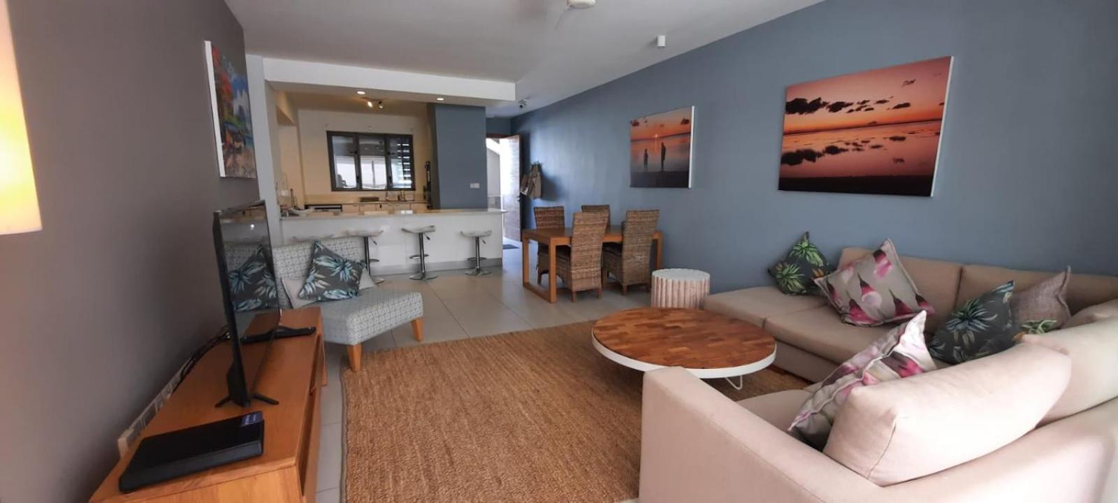 Beachwalk Deluxe Apartment - 50 Steps To The Beach 캅마를로 외부 사진